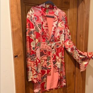 Floral Kimono style silk evening jacket w/ button sleeves.  lined. Like new.